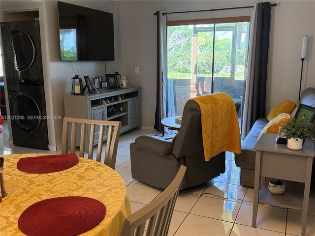 9716 Hammocks Blvd 101, Miami, FL 33196