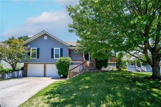 1231 NE DEERBROOK Circle, Lee's Summit, MO 64086