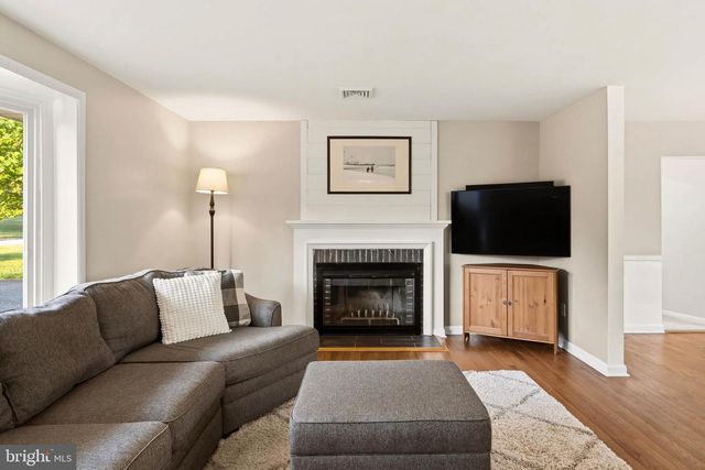 7 GLENBROOK DR, Phoenix, MD 21131