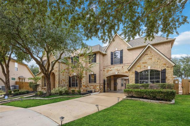 8823 Hollow Banks Lane, Houston, TX 77095