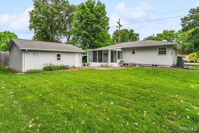 624 W Elm Street, Millstadt, IL 62260