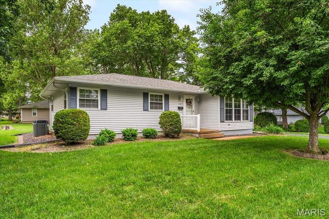 624 W Elm Street, Millstadt, IL 62260