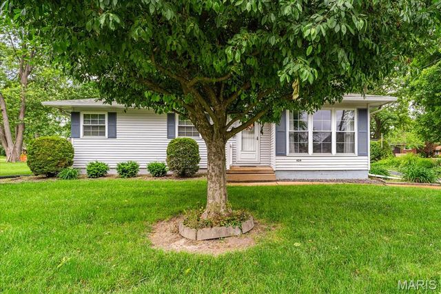 624 W Elm Street, Millstadt, IL 62260