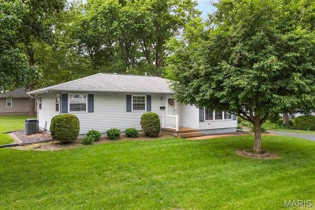 624 W Elm Street, Millstadt, IL 62260