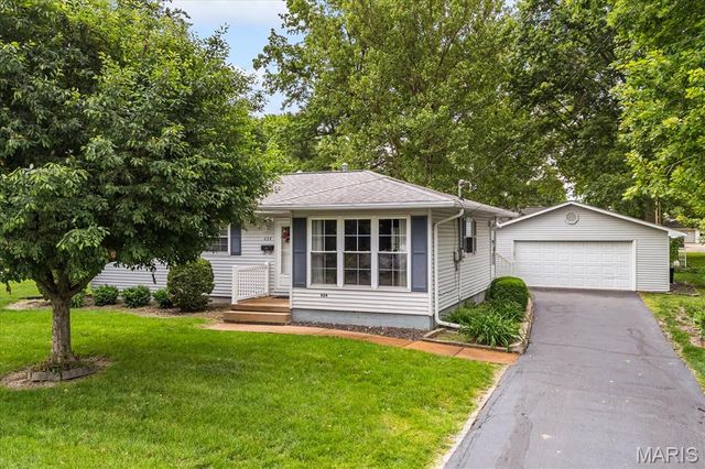 624 W Elm Street, Millstadt, IL 62260