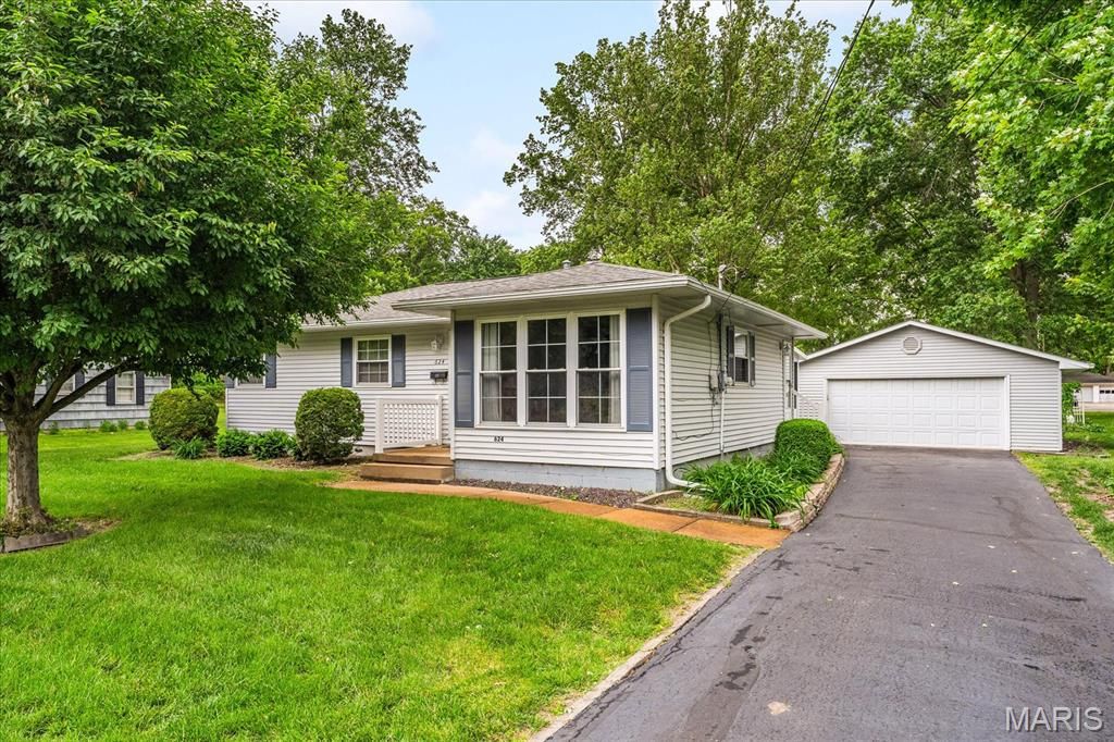 624 W Elm Street, Millstadt, IL 62260