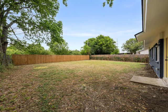 3245 Pacesetter Drive, Dallas, TX 75241