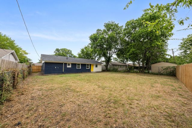 3245 Pacesetter Drive, Dallas, TX 75241