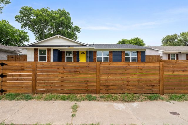 3245 Pacesetter Drive, Dallas, TX 75241