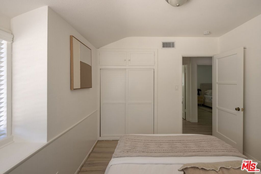 Image 15 of property listing at 18424 Domino Street, Los Angeles, CA 91335
