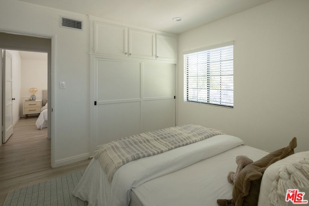 Image 19 of property listing at 18424 Domino Street, Los Angeles, CA 91335