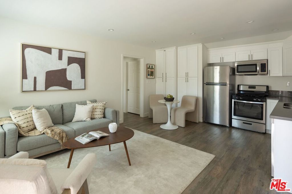 Image 23 of property listing at 18424 Domino Street, Los Angeles, CA 91335