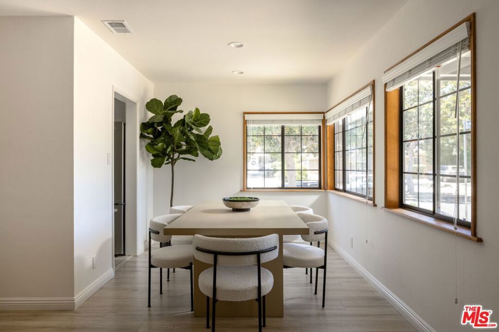 Image 4 of property listing at 18424 Domino Street, Los Angeles, CA 91335