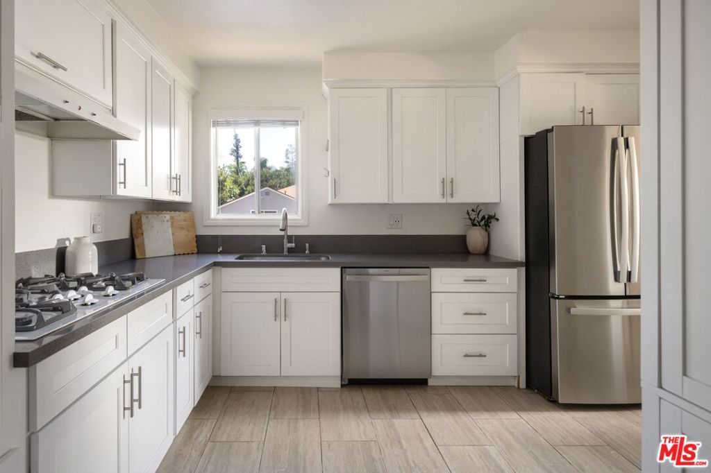Image 5 of property listing at 18424 Domino Street, Los Angeles, CA 91335