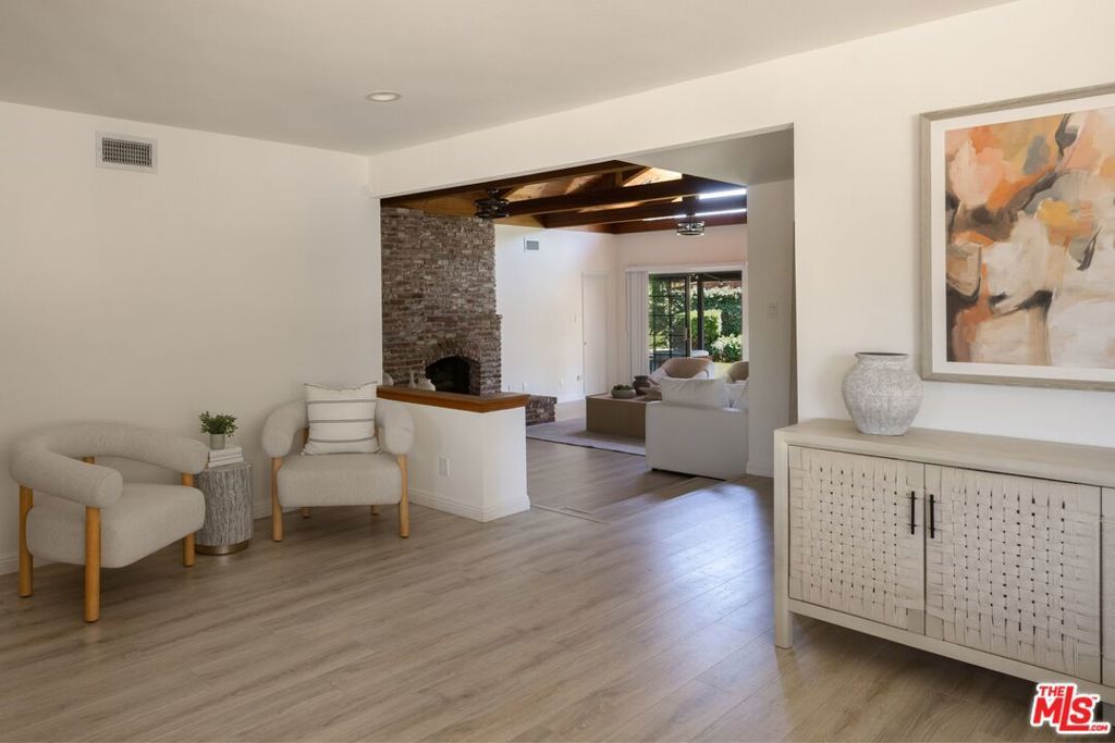 Image 7 of property listing at 18424 Domino Street, Los Angeles, CA 91335
