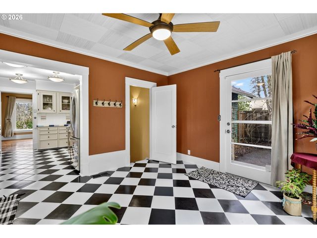 1506 Sw SPRING GARDEN St, Portland, OR 97219