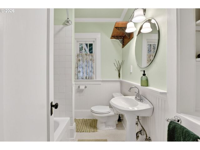 1506 Sw SPRING GARDEN St, Portland, OR 97219