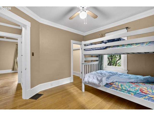 1506 Sw SPRING GARDEN St, Portland, OR 97219