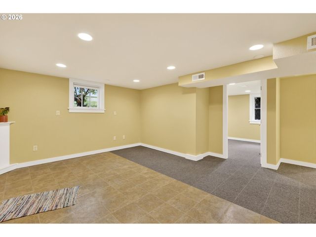 1506 Sw SPRING GARDEN St, Portland, OR 97219