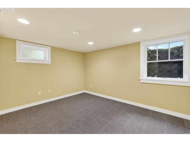 1506 Sw SPRING GARDEN St, Portland, OR 97219