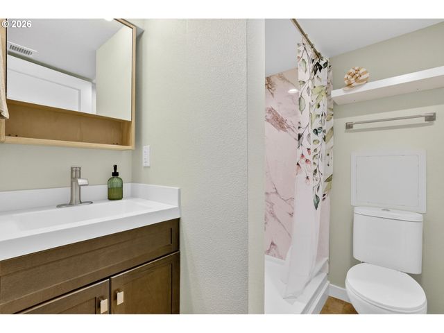 1506 Sw SPRING GARDEN St, Portland, OR 97219