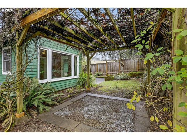 1506 Sw SPRING GARDEN St, Portland, OR 97219