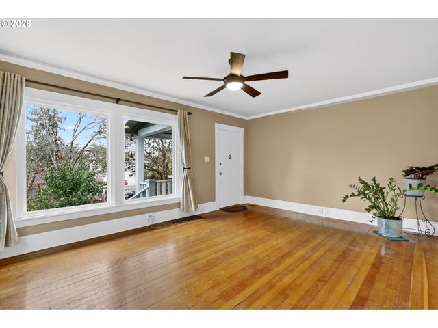 1506 Sw SPRING GARDEN St, Portland, OR 97219