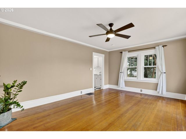 1506 Sw SPRING GARDEN St, Portland, OR 97219