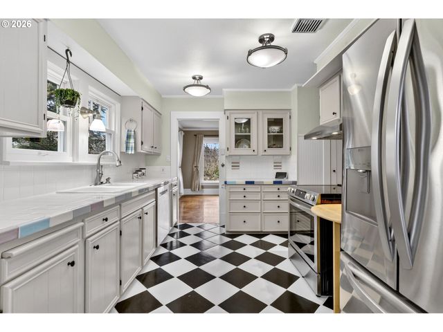 1506 Sw SPRING GARDEN St, Portland, OR 97219