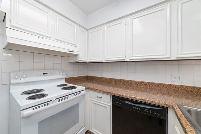 889 Wax Myrtle Lane, Houston, TX 77079