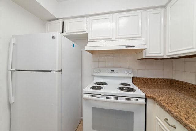 889 Wax Myrtle Lane, Houston, TX 77079