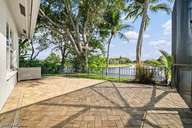 7985 Beaumont CT, Naples, FL 34109