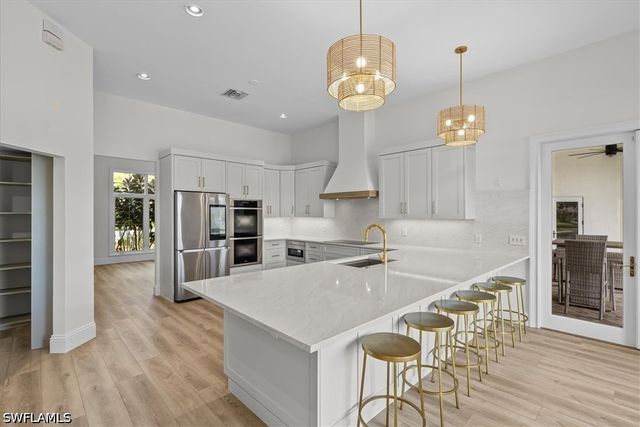 7985 Beaumont CT, Naples, FL 34109