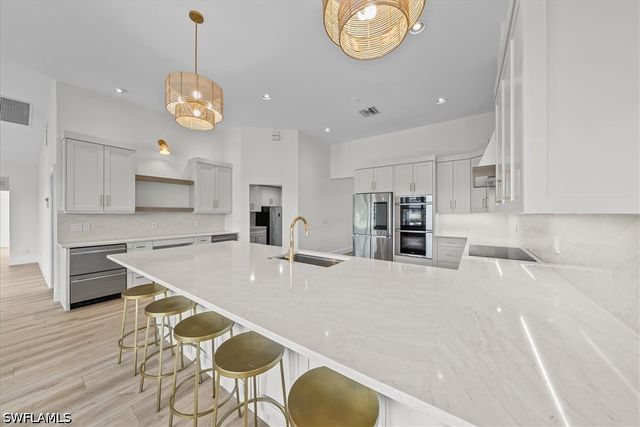 7985 Beaumont CT, Naples, FL 34109
