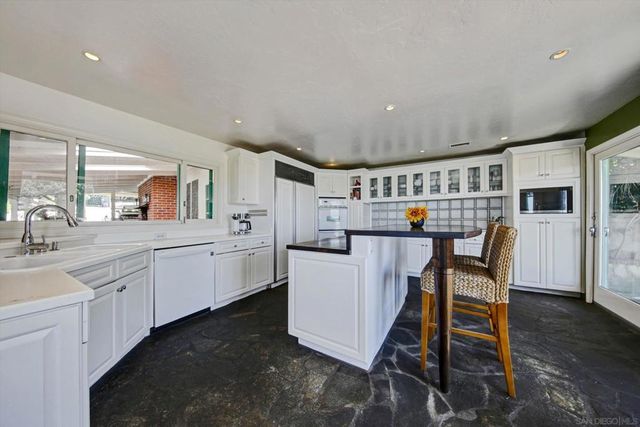 5030 Alzeda, La Mesa, CA 91941