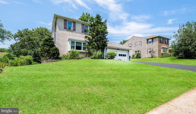 1076 CONNEMARA CIR, Warrington, PA 18976