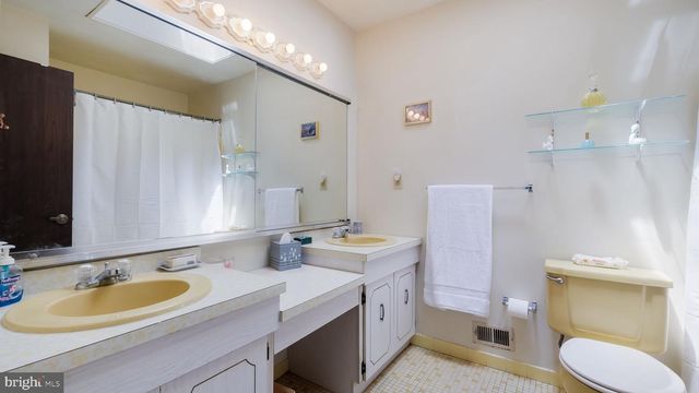 1076 CONNEMARA CIR, Warrington, PA 18976