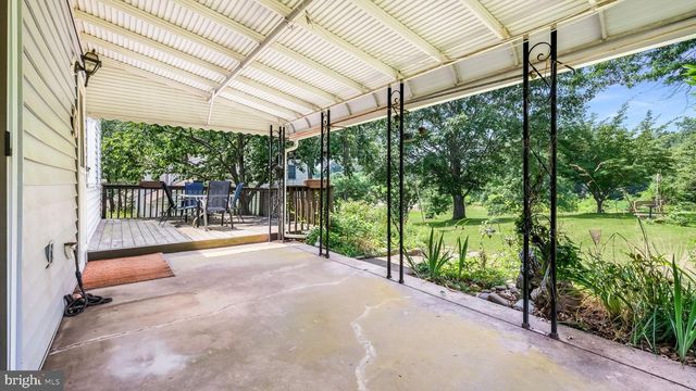 1076 CONNEMARA CIR, Warrington, PA 18976