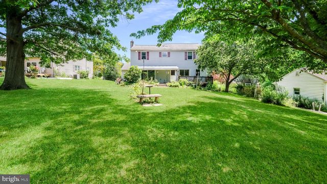 1076 CONNEMARA CIR, Warrington, PA 18976