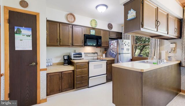 1076 CONNEMARA CIR, Warrington, PA 18976