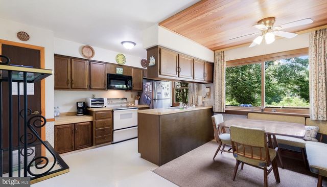 1076 CONNEMARA CIR, Warrington, PA 18976