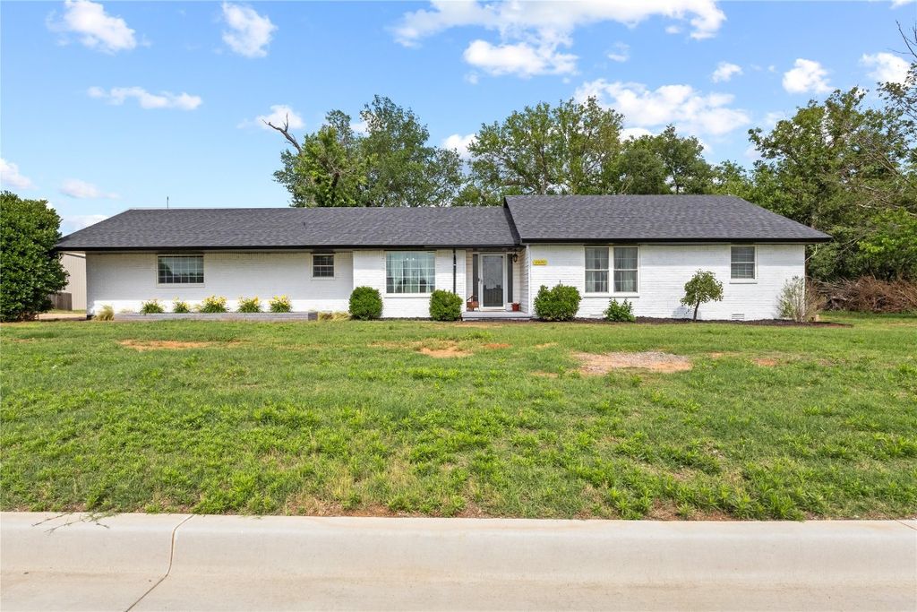 2020 Lyle Road, Weatherford, OK 73096