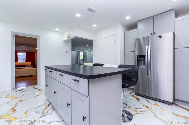 3902 Ziegler Street, Dearborn Heights, MI 48125