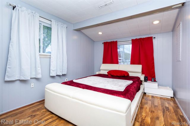 3902 Ziegler Street, Dearborn Heights, MI 48125