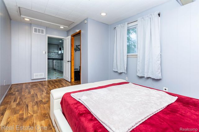 3902 Ziegler Street, Dearborn Heights, MI 48125