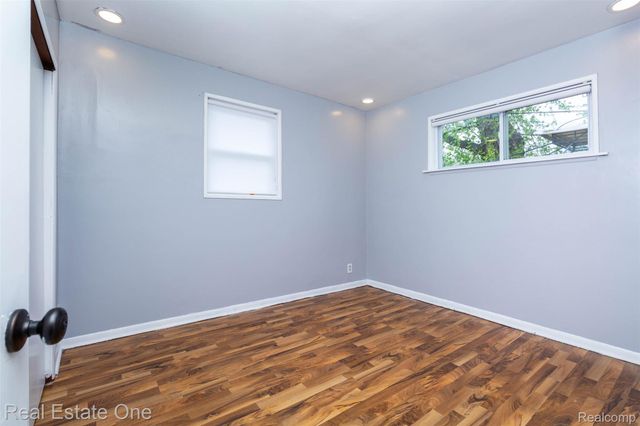 3902 Ziegler Street, Dearborn Heights, MI 48125