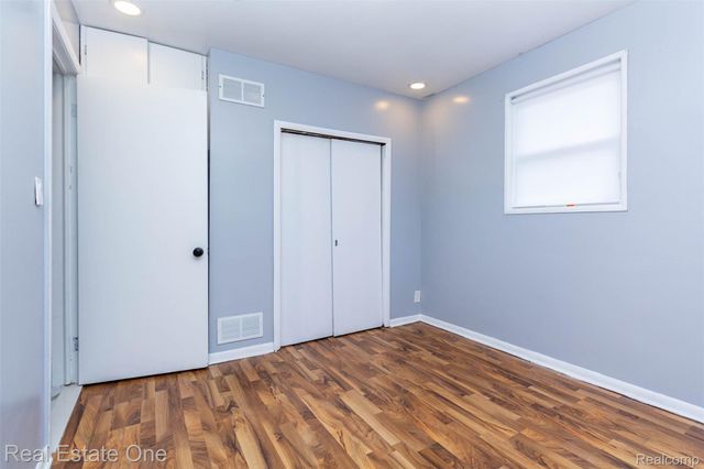 3902 Ziegler Street, Dearborn Heights, MI 48125