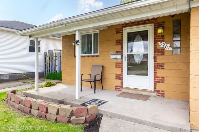 3902 Ziegler Street, Dearborn Heights, MI 48125