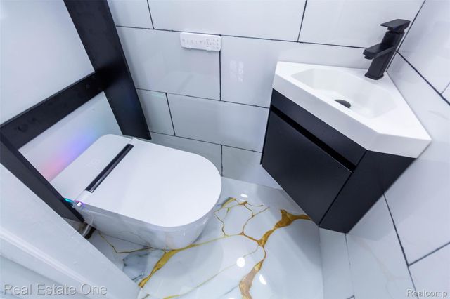 3902 Ziegler Street, Dearborn Heights, MI 48125