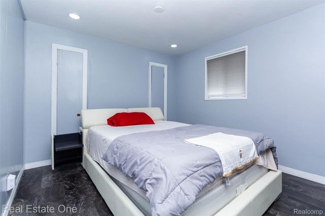 3902 Ziegler Street, Dearborn Heights, MI 48125